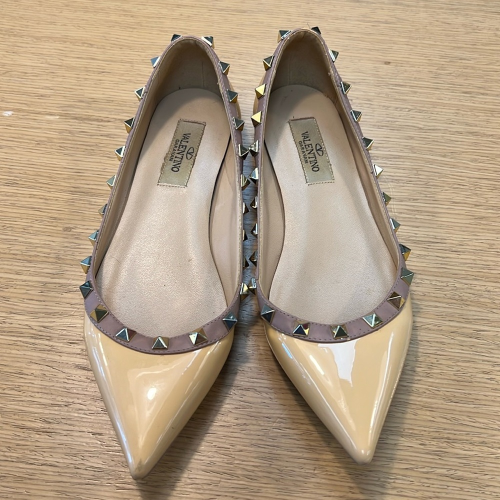 Valentino Rock Stud Ballerina Flats Size 36 (tan yellowish)